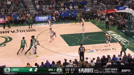 1651990400396063025.gif 事实上.gif